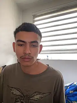 Snapshot of sorry-mom69 chatting on 11/21/25, 03:11 sorry-mom69 online show from 11/21/25, 03:11