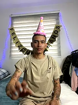 Snapshot of sorry-mom69 chatting on 10/10/25, 02:51 sorry-mom69 online show from 10/10/25, 02:51