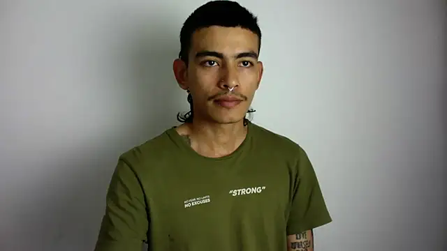 Snapshot of sorry-mom69 chatting on 09/23/25, 05:53 sorry-mom69 online show from 09/23/25, 05:53