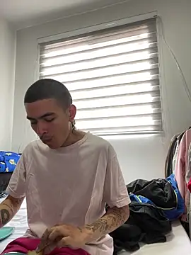 Snapshot of sorry-mom69 chatting on 10/08/25, 04:29 sorry-mom69 online show from 10/08/25, 04:29