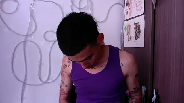 Snapshot of sorry-mom69 chatting on 12/18/25, 05:28 sorry-mom69 online show from 12/18/25, 05:28