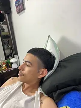 Snapshot of sorry-mom69 chatting on 11/15/25, 05:44 sorry-mom69 online show from 11/15/25, 05:44