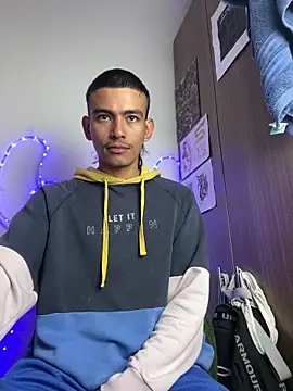 Snapshot of sorry-mom69 chatting on 12/14/25, 12:22 sorry-mom69 online show from 12/14/25, 12:22