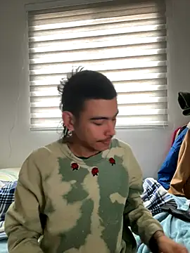 Snapshot of sorry-mom69 chatting on 10/31/25, 12:24 sorry-mom69 online show from 10/31/25, 12:24