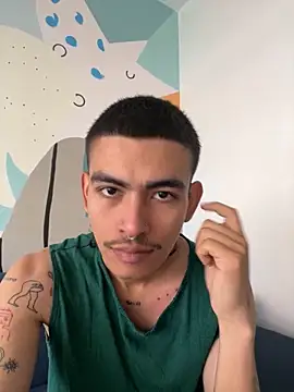 Snapshot of sorry-mom69 chatting on 10/30/25, 03:31 sorry-mom69 online show from 10/30/25, 03:31