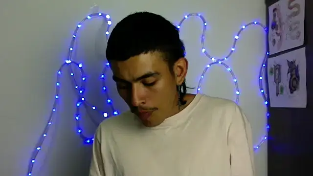 Snapshot of sorry-mom69 chatting on 11/28/25, 02:01 sorry-mom69 online show from 11/28/25, 02:01