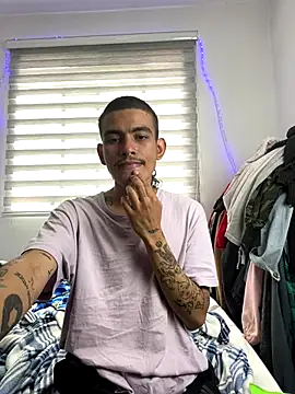 Snapshot of sorry-mom69 chatting on 10/15/25, 06:16 sorry-mom69 online show from 10/15/25, 06:16