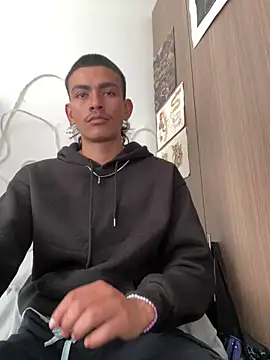 Snapshot of sorry-mom69 chatting on 12/19/25, 06:43 sorry-mom69 online show from 12/19/25, 06:43