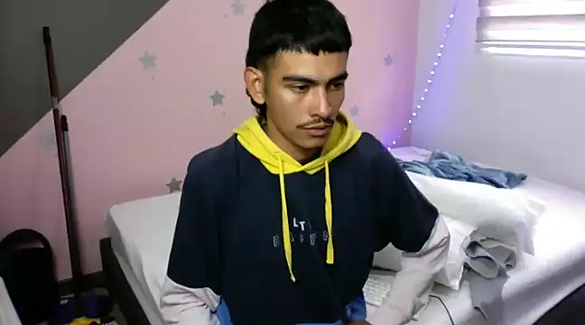 Snapshot of sorry-mom69 chatting on 01/25/25, 04:35 sorry-mom69 online show from 01/25/25, 04:35