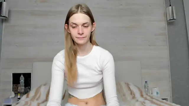 molly hunt  online show from 02/28/25, 03:37