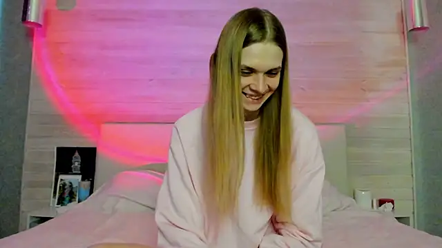 molly hunt  online show from 02/25/26, 03:40