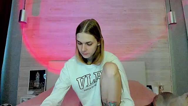 molly hunt  online show from 03/20/26, 04:24