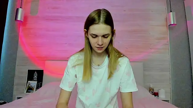 molly hunt  online show from 04/08/26, 03:52