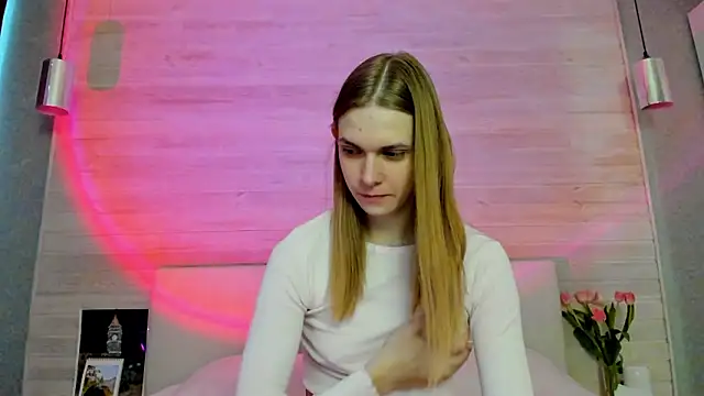 molly hunt  online show from 03/06/26, 03:56