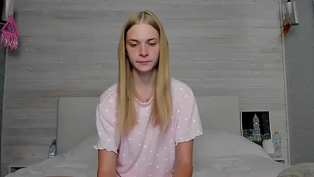 molly hunt  online show from 09/22/25, 03:23