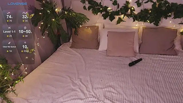 Snapshot of Elfa_Mirielle chatting on 12/05/25, 05:28 Elfa Mirielle online show from 12/05/25, 05:28