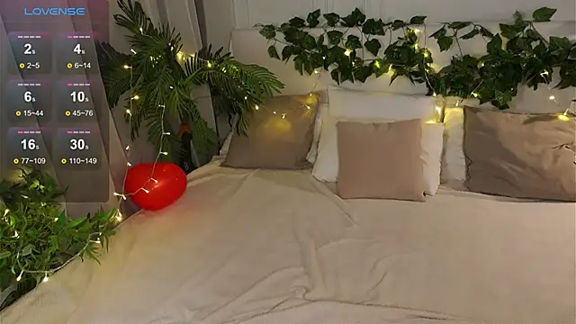 Snapshot of Elfa_Mirielle chatting on 12/17/25, 06:07 Elfa Mirielle online show from 12/17/25, 06:07