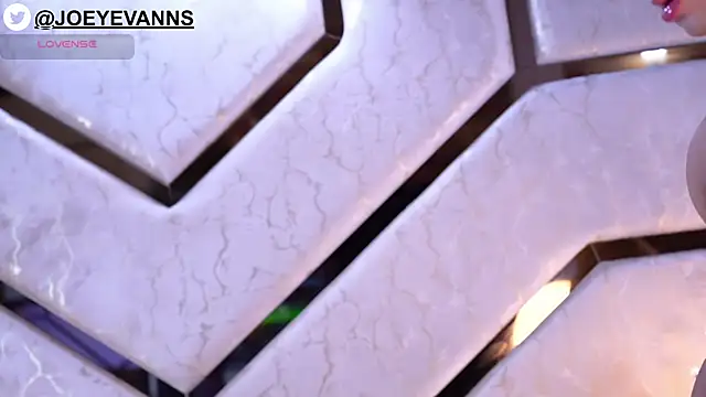 Snapshot of JOEYEVANS chatting on 12/23/25, 02:55 JOEYEVANS online show from 12/23/25, 02:55