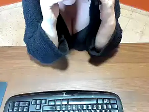 NikkiHolland online show from 01/29/25, 08:29