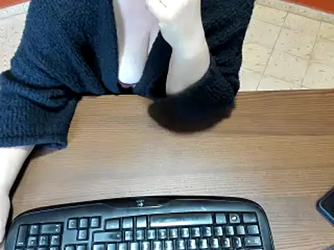 NikkiHolland online show from 02/28/25, 08:09