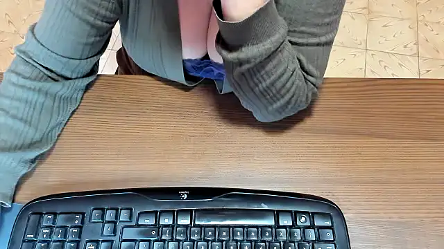 NikkiHolland online show from 02/09/26, 11:19