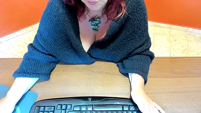 NikkiHolland online show from 10/10/25, 09:21