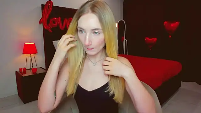 Snapshot of bella__rose chatting on 02/15/25, 06:02 bella rose online show from 02/15/25, 06:02