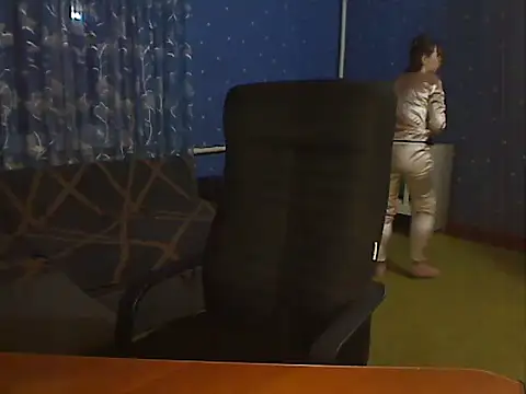 loveis007 online show from 12/04/25, 02:32