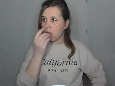 Snapshot of loveis007 chatting on 03/15/25, 08:21 loveis007 online show from 03/15/25, 08:21