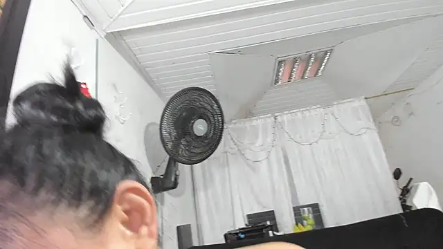 Snapshot of valentinaextreme chatting on 12/01/24, 10:15 valentinaextreme online show from 12/01/24, 10:15