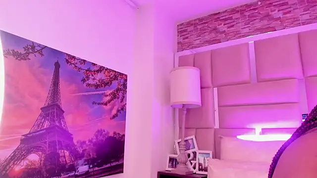 ShaniaBrownn online show from 05/13/26, 07:43