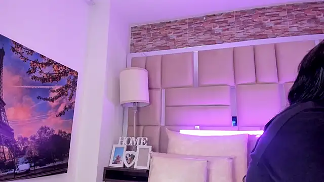 ShaniaBrownn online show from 02/04/26, 08:15