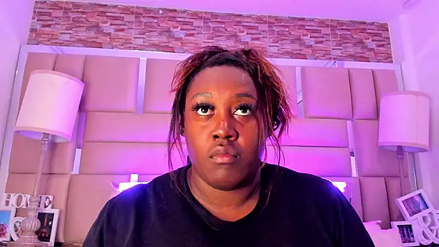 ShaniaBrownn online show from 10/21/25, 07:46