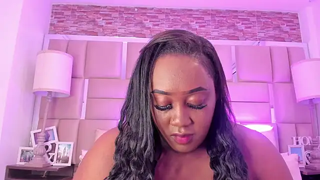 ShaniaBrownn online show from 03/17/26, 08:01