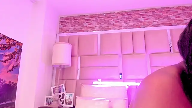 ShaniaBrownn online show from 03/18/26, 07:48