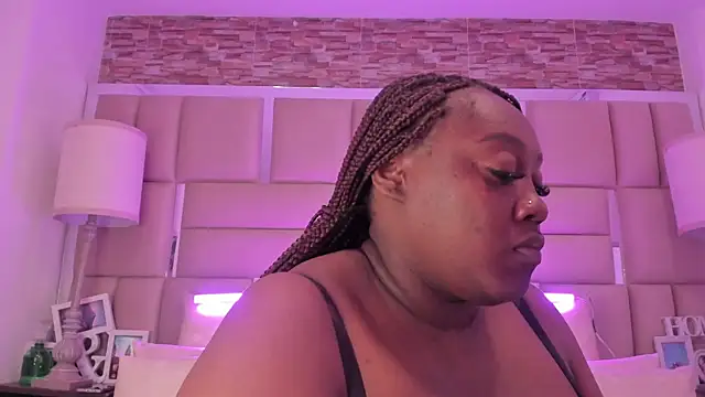 ShaniaBrownn online show from 04/16/26, 07:47