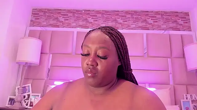 ShaniaBrownn online show from 05/09/26, 12:08