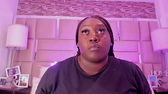 ShaniaBrownn online show from 03/26/26, 06:17