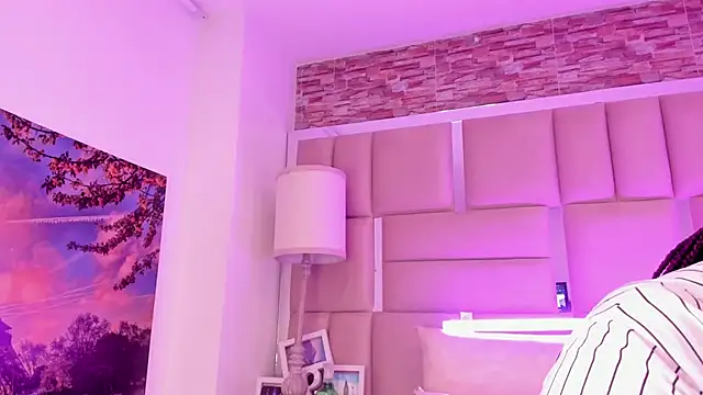 ShaniaBrownn online show from 05/15/26, 07:45