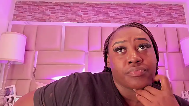 ShaniaBrownn online show from 05/20/26, 07:33