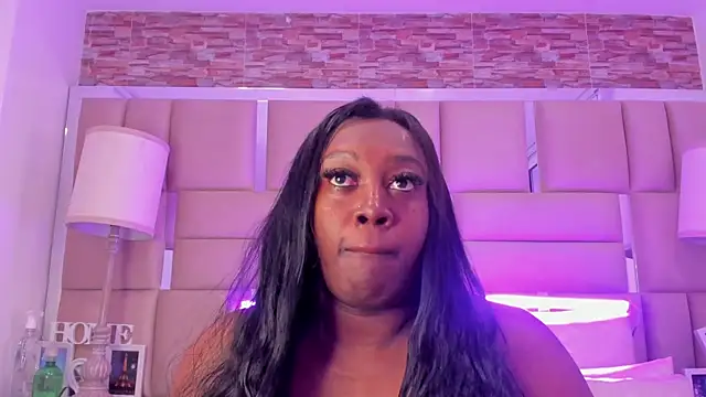 ShaniaBrownn online show from 11/12/25, 07:40