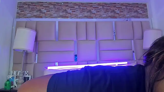 ShaniaBrownn online show from 10/10/25, 07:58