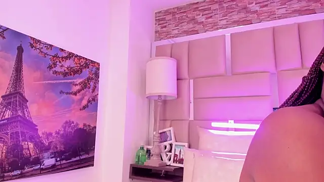 ShaniaBrownn online show from 04/28/26, 07:40