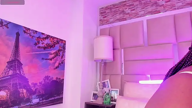 ShaniaBrownn online show from 05/19/26, 07:43