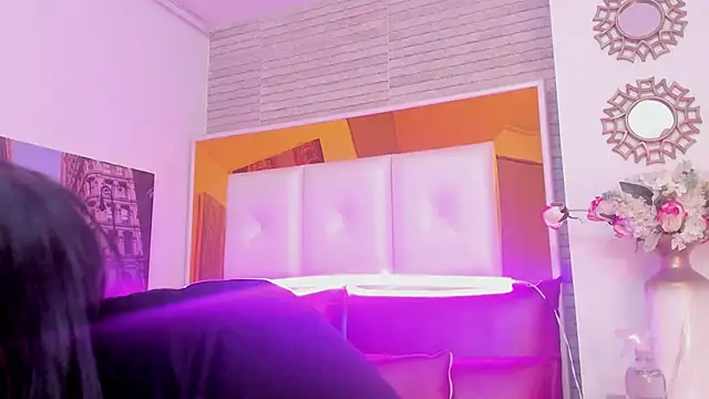 ShaniaBrownn online show from 11/06/25, 07:40