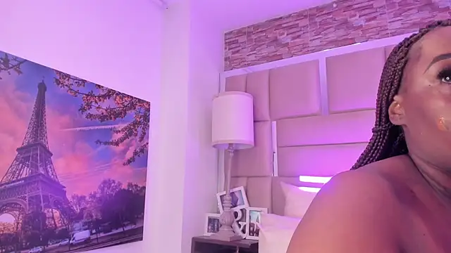 ShaniaBrownn online show from 04/17/26, 07:49