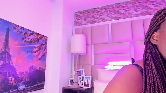 ShaniaBrownn online show from 04/21/26, 07:31