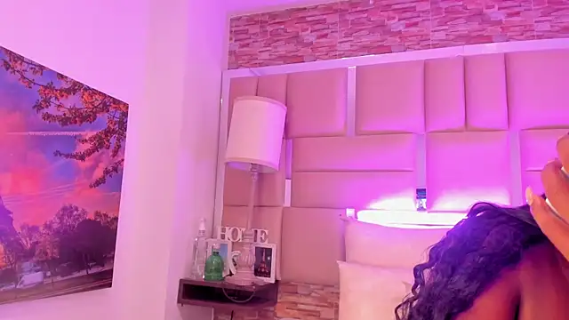 ShaniaBrownn online show from 11/21/25, 07:57