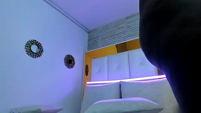ShaniaBrownn online show from 03/22/25, 10:48