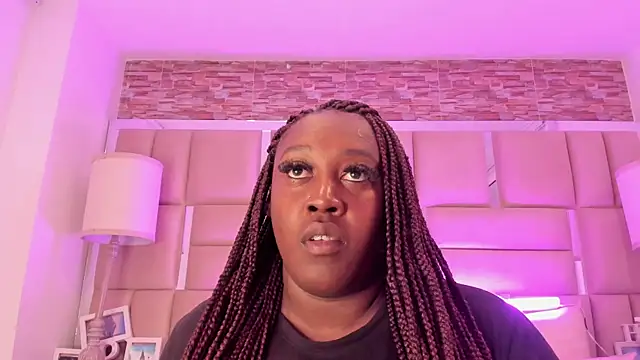 ShaniaBrownn online show from 05/12/26, 07:31
